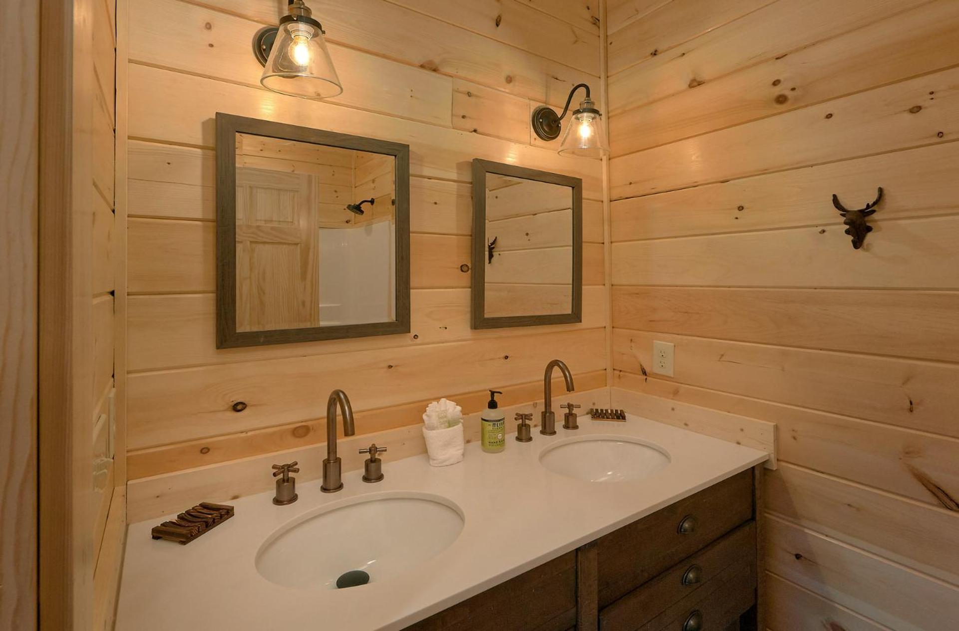 Misty Mountain Adventure Lodge แกตลิงเบิร์ก ภายนอก รูปภาพ
