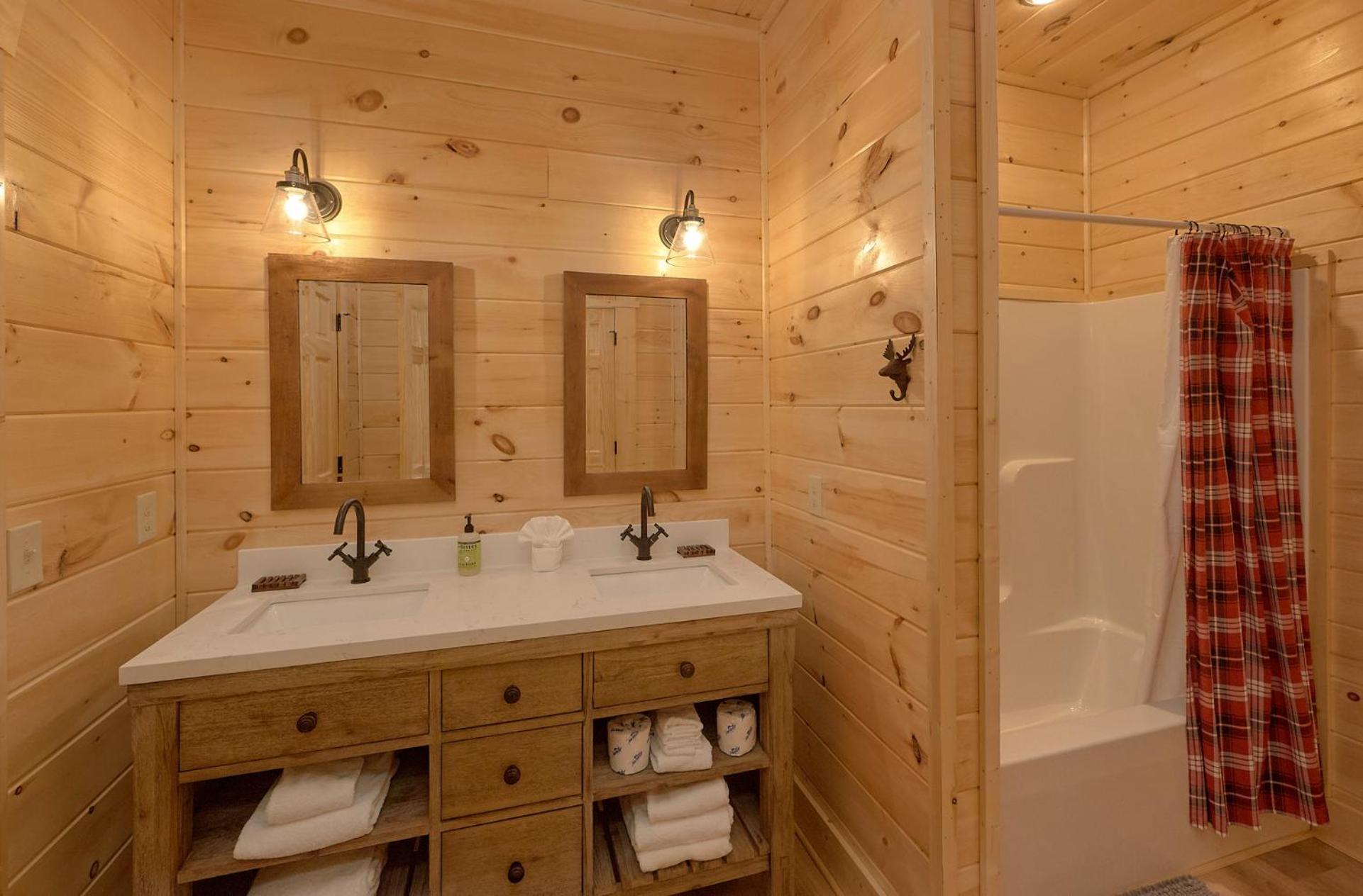 Misty Mountain Adventure Lodge แกตลิงเบิร์ก ภายนอก รูปภาพ