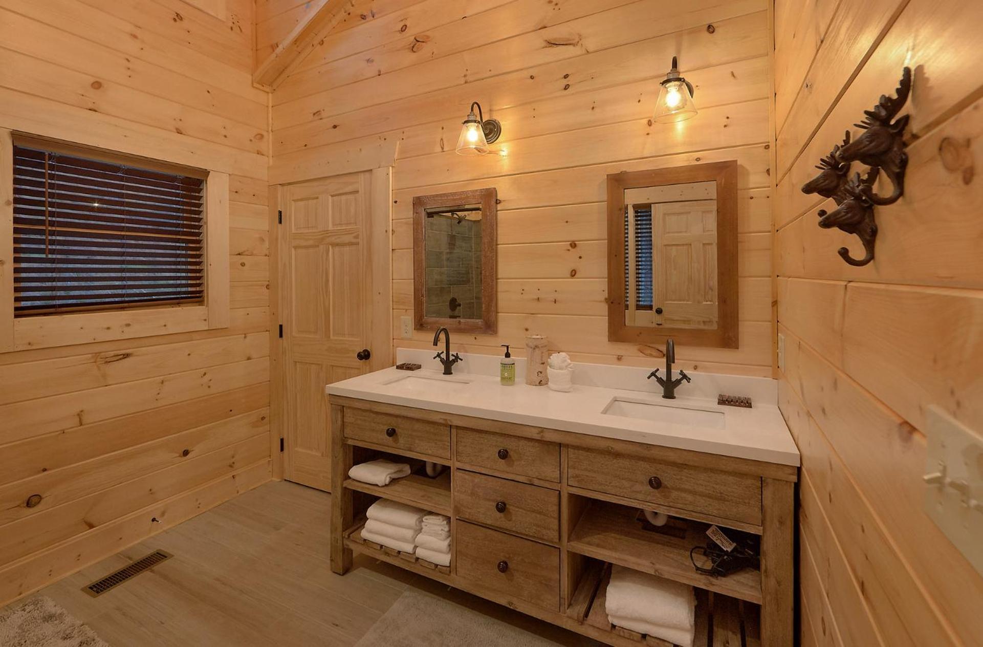 Misty Mountain Adventure Lodge แกตลิงเบิร์ก ภายนอก รูปภาพ
